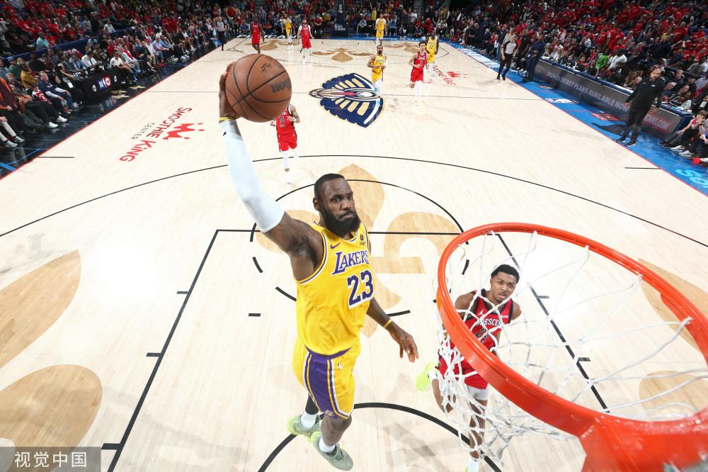 他在球场上 他在球场上