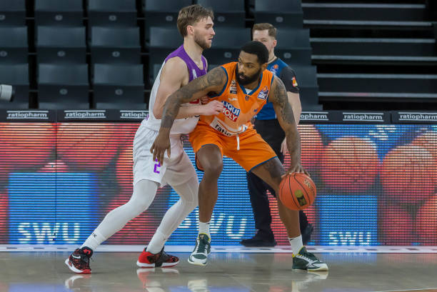 劳塔罗在列 劳塔罗在列