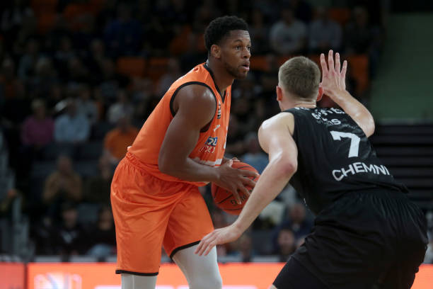 队突破并抢 队突破并抢